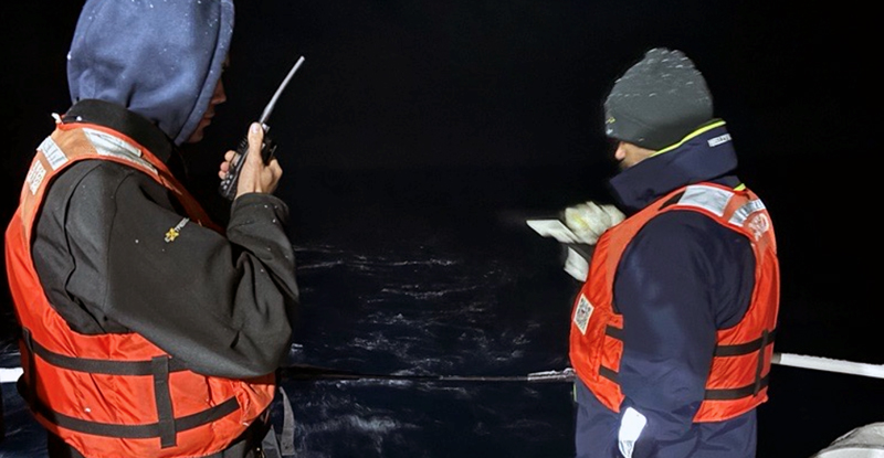 Andrew Niedbala and a NOAA technician deploying and XBT instrument from Healy's deck.
