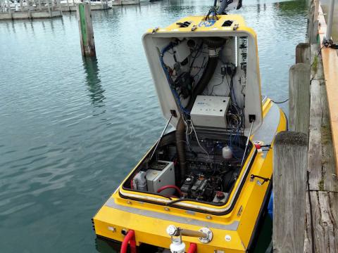 ASV BEN open hood